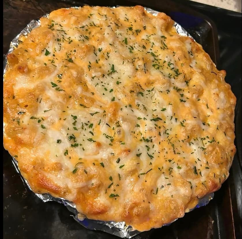 Creamy baked macaroni and cheese—popular catering side for buffets and family-style meals